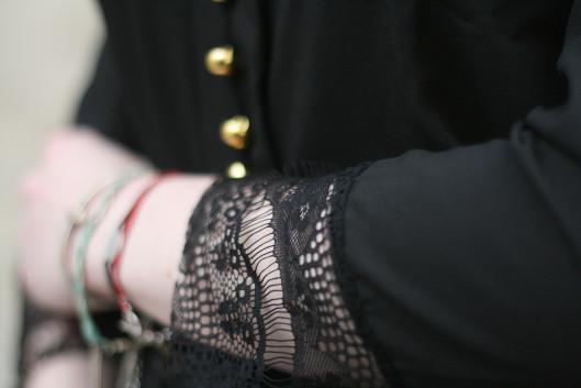 A walk manches dentelle