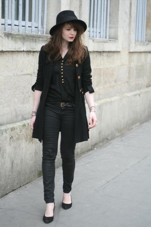 A walk look noir blog mode