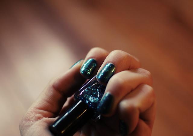 nail-art-blue-sequins-glitter-nocibe-mermaid-nail-polish-nail-lacquer-vernis-manucure-paillettes-effets