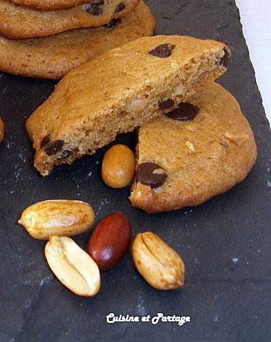 cookies au beurre de cacahuètes crunchy et pépites de chocolat cookies-au-beurre-de-cacahuetes-crunchy-coupe.jpg
