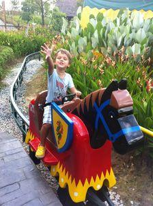 Des petits qui grandissent si loin ... photo (2)