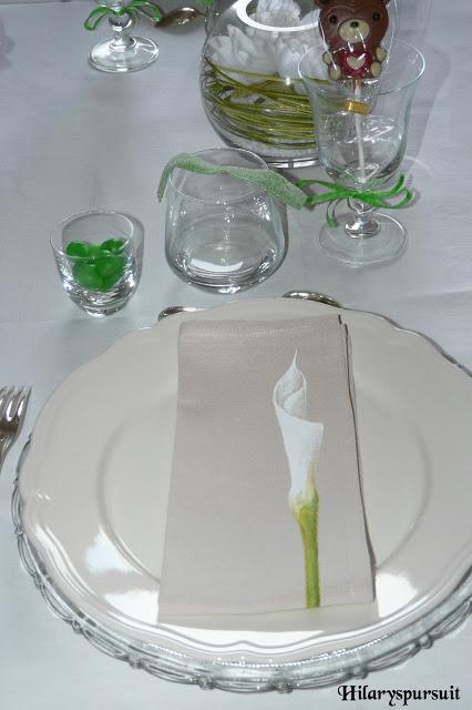 Table printanière en blanc et vert / Spring table in white and green