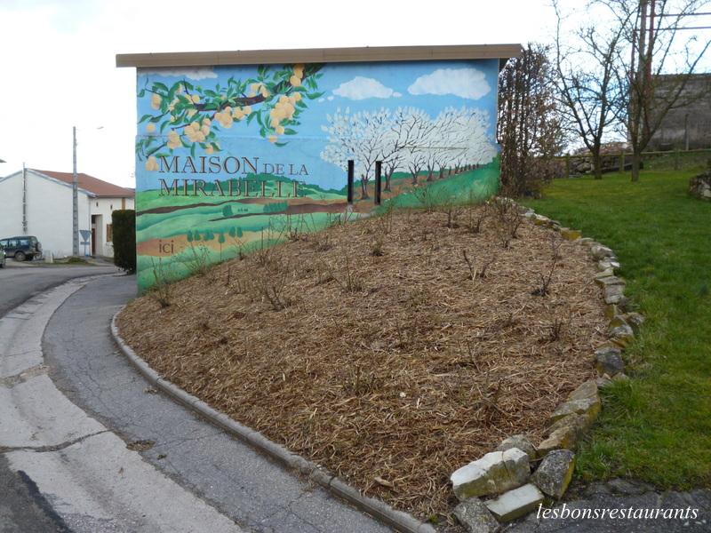ROZELIEURES(54)Peinture MuraleLa Maison de la Mirabelle  À Voir