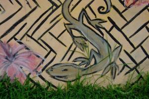 Art en chemin kanak par Michèle-Baj Strobel Le lézard