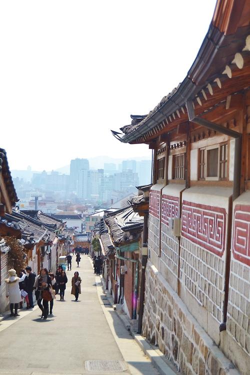 Bukchon (북촌), le village du nord
Partons à la découverte des... Bukchon (북촌), le village du nord
Partons à la découverte des...