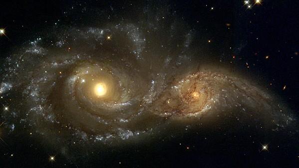 Histoire de l'histoire de l'Univers -1- Galaxies-NGC-2207--IRAS-06142-2121JPG.JPG