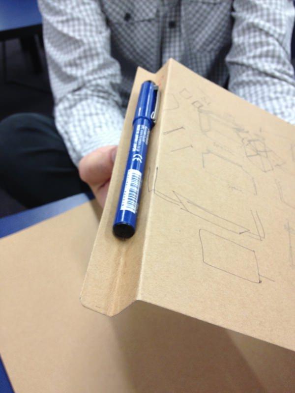 Loss Table le bureau organisé par Tom Chau Loss Table le bureau organisé par Tom Chau