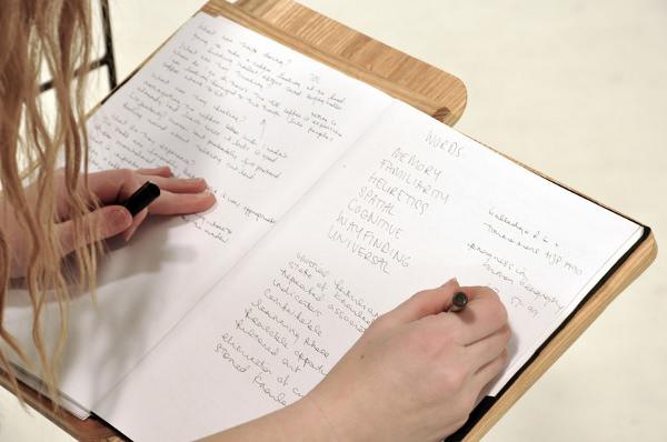 Loss Table le bureau organisé par Tom Chau Loss Table le bureau organisé par Tom Chau