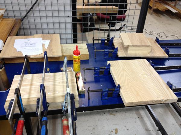 Loss Table le bureau organisé par Tom Chau Loss Table le bureau organisé par Tom Chau