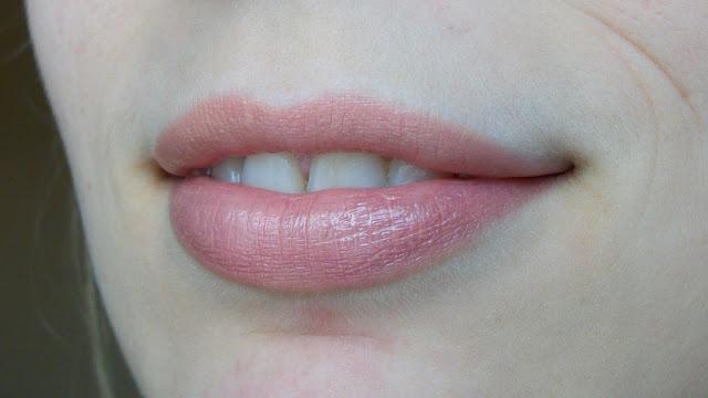 Mon nouveau rouge à lèvres nude préféré!