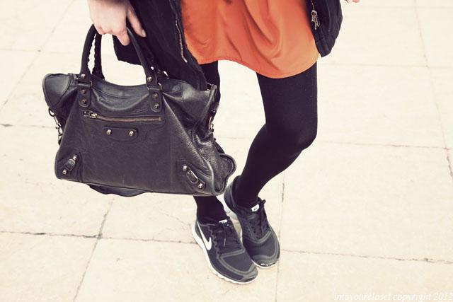 ♬ POUPOUPIDOU ♬ ♬ POUPOUPIDOU ♬