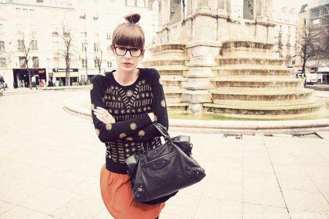 ♬ POUPOUPIDOU ♬ ♬ POUPOUPIDOU ♬