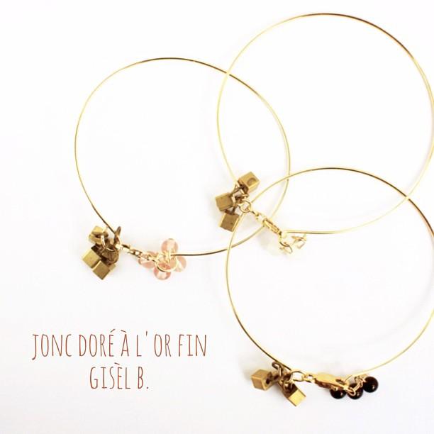 Petits joncs dorés à l’or fin disponibles à la boutique #mdm #giselb #levestiaire #roubaix #mode #fashion #createurs #designer
