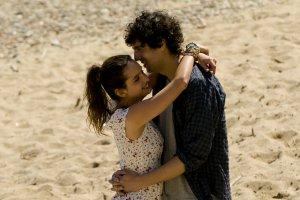 Des gens qui s'embrassent: Photo de Clara Ponsot et Max Boublil Des-gens-qui-s-embrassent-Photo-Clara-Ponsot-Max-Boublil-01