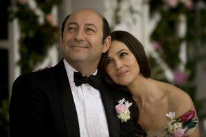 Des gens qui s'embrassent: Photo de Kad Merad et Monica Bellucci Des-gens-qui-s-embrassent-Photo-Kad-Merad-Monica-Bellucci-01