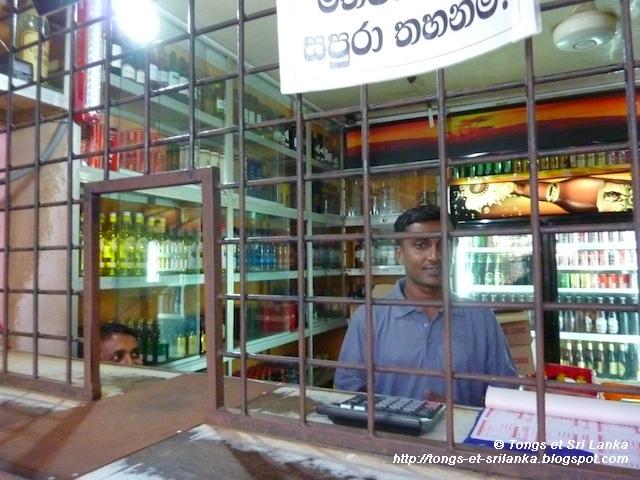 Petits commerces au Sri Lanka #2 : hips ! Le magasin d'alcool !