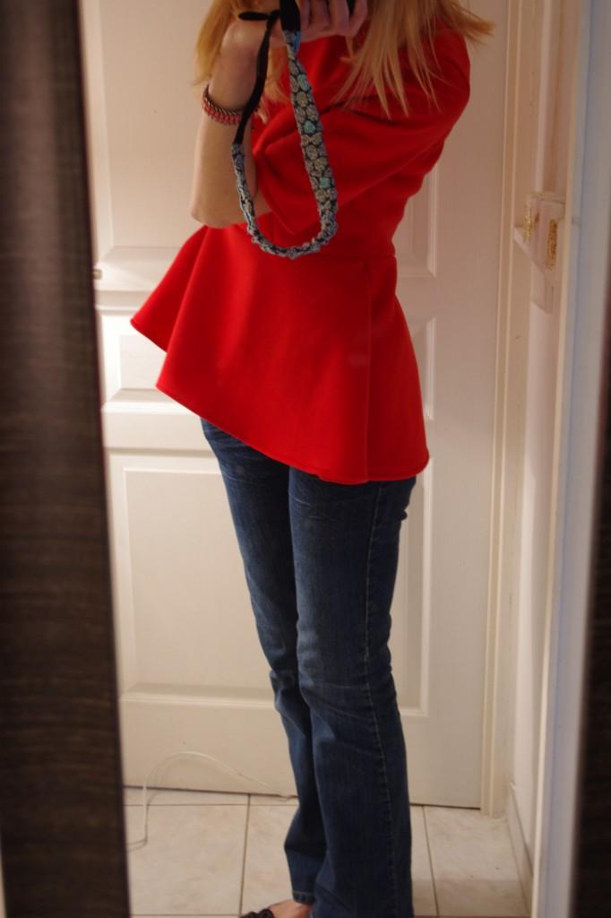 Rouge… Assortir mon top peplum mars 005