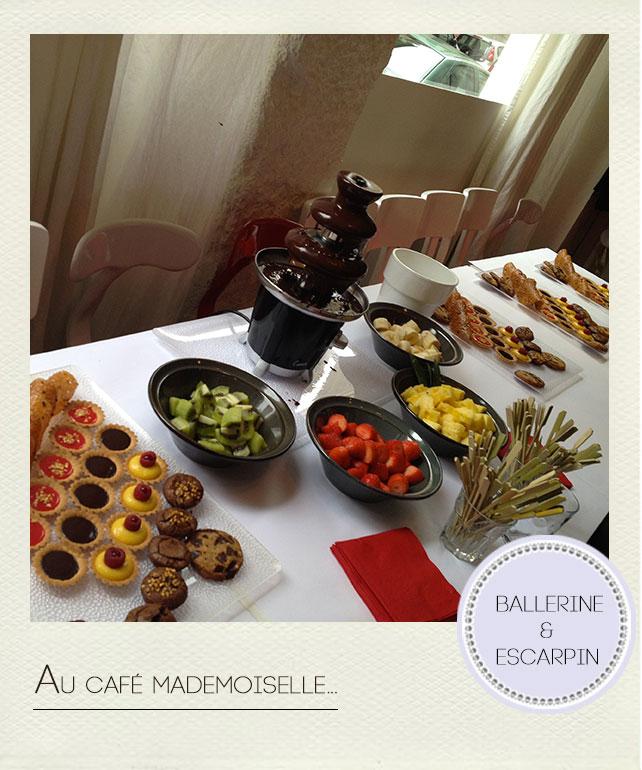 Au-café-Mademoiselle