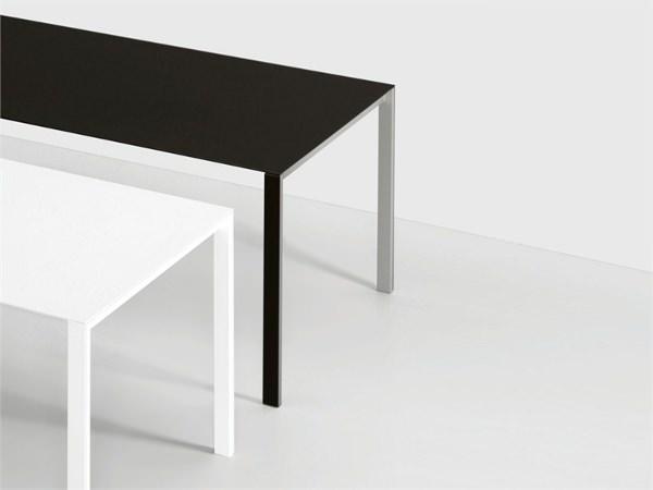 Thin-K la table de 6 mm par Luciano Bertoncini Thin-K la table de 6 mm par Luciano Bertoncini