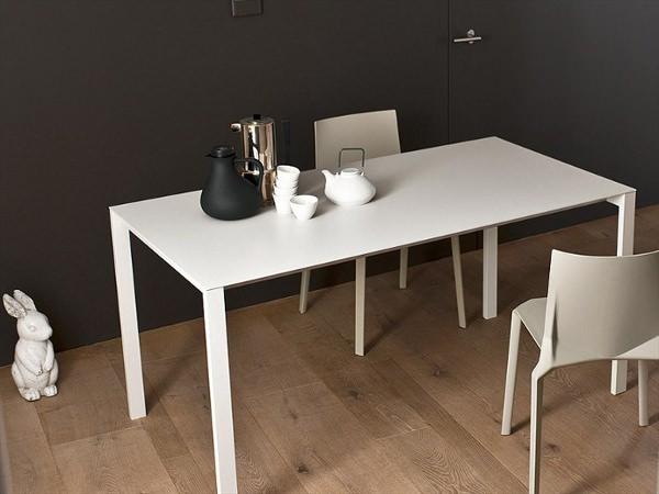 Thin-K la table de 6 mm par Luciano Bertoncini Thin-K la table de 6 mm par Luciano Bertoncini