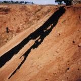 Robert Smithson – Earth Works Robert Smithson - Asphalte Rundown 03