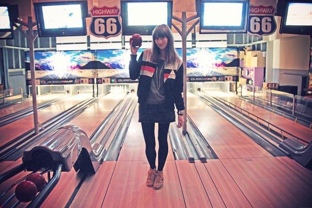 LET'S PLAY BOWLING !