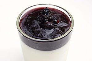 Panna cotta aux myrtilles panna cotta_pannacotta_myrtilles_lait amandes_amande_coulis myrtilles_verrines