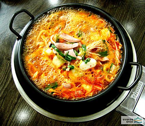 Quelques plats régionaux de Corée du sud, partie 1 부대찌게