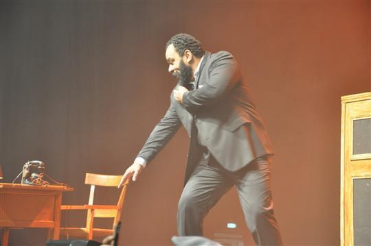 VIDEO- FOXTROT. Fin du spectacle bordelais de Dieudonné : 4000 fans en délire Dieudonné