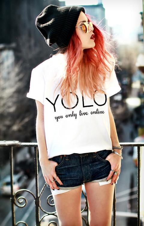 lookbookdotnu:

You Only Live Online (by Lua P)