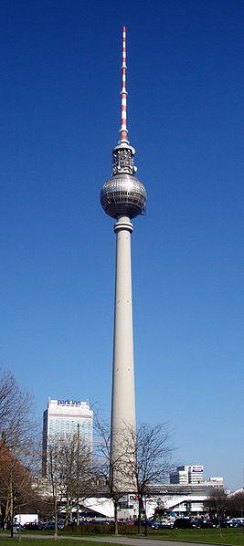 Fernsehturm de Berlin 267px-Berlin_Fernsehturm_2005.jpg