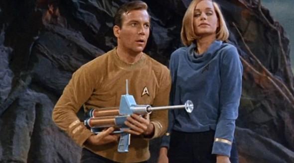 Le phaser du Capitaine Kirk vaut 231 000 dollars set-phaser-rifle-2-590x328