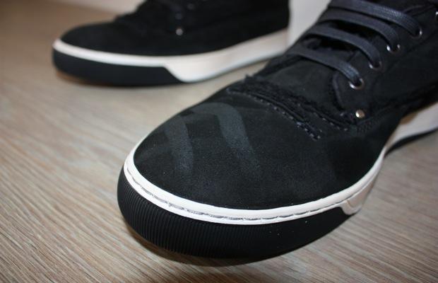 Chaussés pour l’Hiver : test de sneakers Lanvin Le cuir velours qui offre une texture unique.