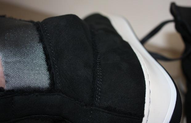 Chaussés pour l’Hiver : test de sneakers Lanvin En mettant la main à l'intérieur et en poussant, le cuir très souple se déforme énormément...
