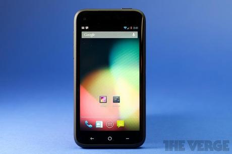 Le HTC First est presque un Nexus 2013-04-09_at_15-38-17-875