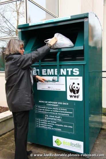 La Mairie de Paris organise une opération pilote de promotion de la collecte de vêtements