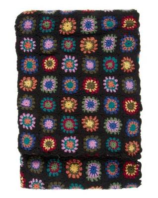 TENDANCES : L’hiver est toujours là, emmitouflez-vous Plaid fleurs - Zalando