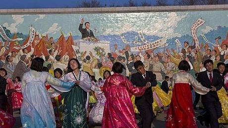 A ce qu'il paraît, tout est plus beau en couleur... PHOfed0f3ea-a2bb-11e2-b279-5b8cebaf6336-805x453.jpg