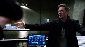 Critiques Séries : Nikita. Saison 3. Episode 17. Masks. vlcsnap-2013-04-13-12h57m55s156.png