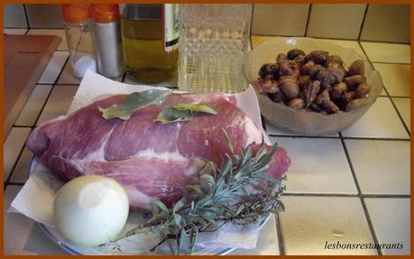 ÉPAULE DE PORC AUX CHÂTAIGNES ÉPAULE DE PORC AUX CHÂTAIGNES