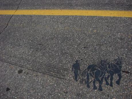Le street art de Roadsworth plough-2-666x500