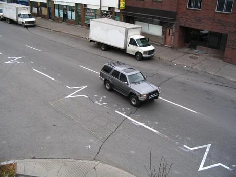 Le street art de Roadsworth Life-Support-666x500