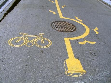 Le street art de Roadsworth 20080111235242_d.f. bike path detail 5