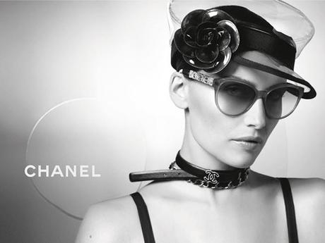 Laetitia-Casta-x-Chanel-ete-2013-lunettes--2-.jpg