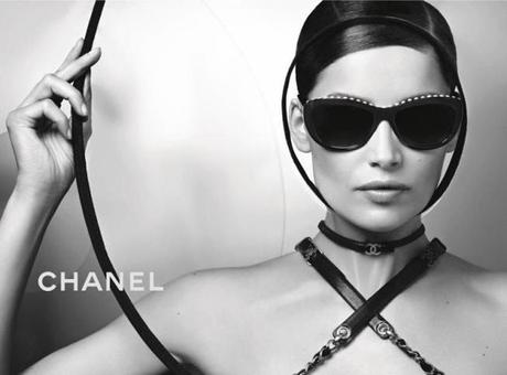 Laetitia-Casta-x-Chanel-ete-2013-lunettes--4-.jpg