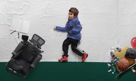 Un Petit Prince s’évade dans l’imaginaire loin de son fauteuil Le-Petit-Prince-Lukas-06