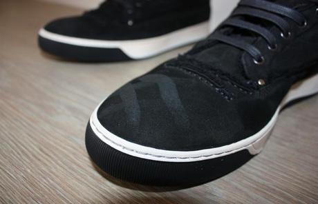Chaussés pour l’Hiver : test des sneakers Lanvin Le cuir velours qui offre une texture unique.