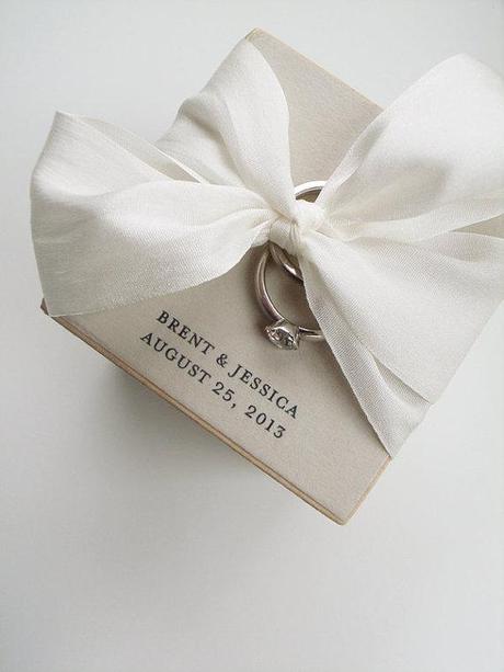 Une alternative au coussin d’alliances traditionnel { Mariage } Une alternative au coussin d'alliances traditionnel | www.decocrush.fr