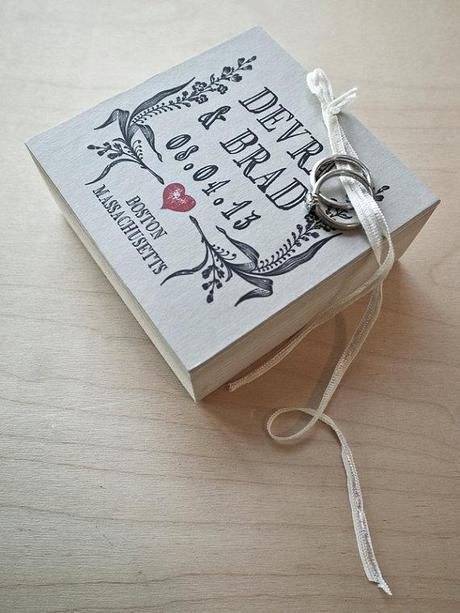 Une alternative au coussin d’alliances traditionnel { Mariage } Une alternative au coussin d'alliances traditionnel | www.decocrush.fr