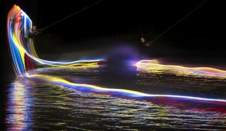 wakeboard-light-painting-wakeboard-red-bull-640x373